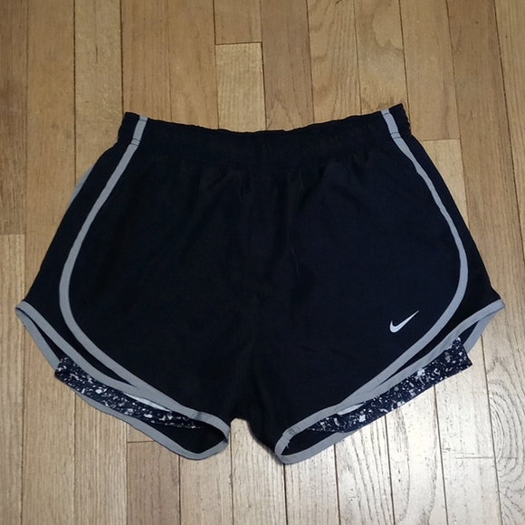 NIKE DRI-FIT LAYERED RUNNING SHORTS M LIKE NEW!!